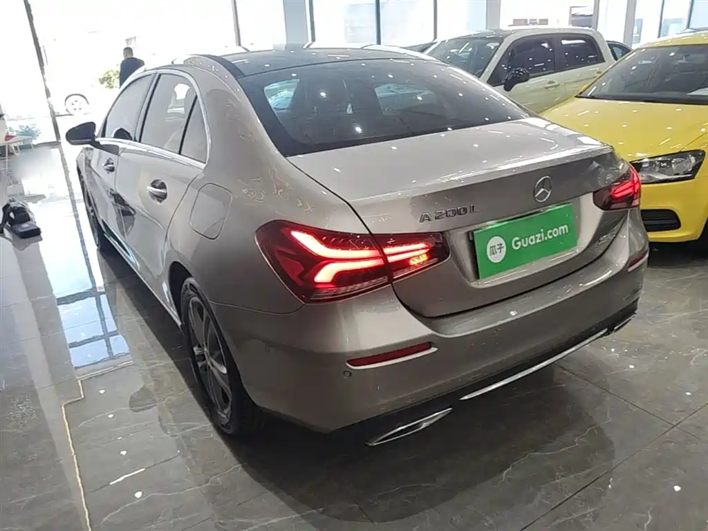 Mercedes-Benz A-Class 2019 Facelift A 200 L фото 5