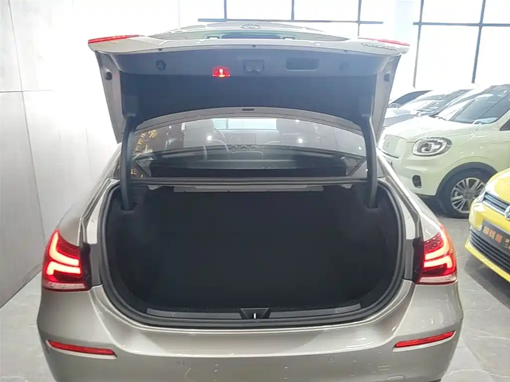 Mercedes-Benz A-Class 2019 Facelift A 200 L фото 19