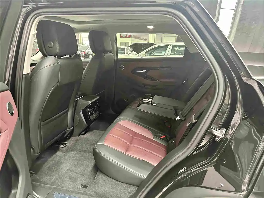 Land Rover Range Rover Evoque 2026 2024 Range Rover Evoque L 249PS Light Master Edition