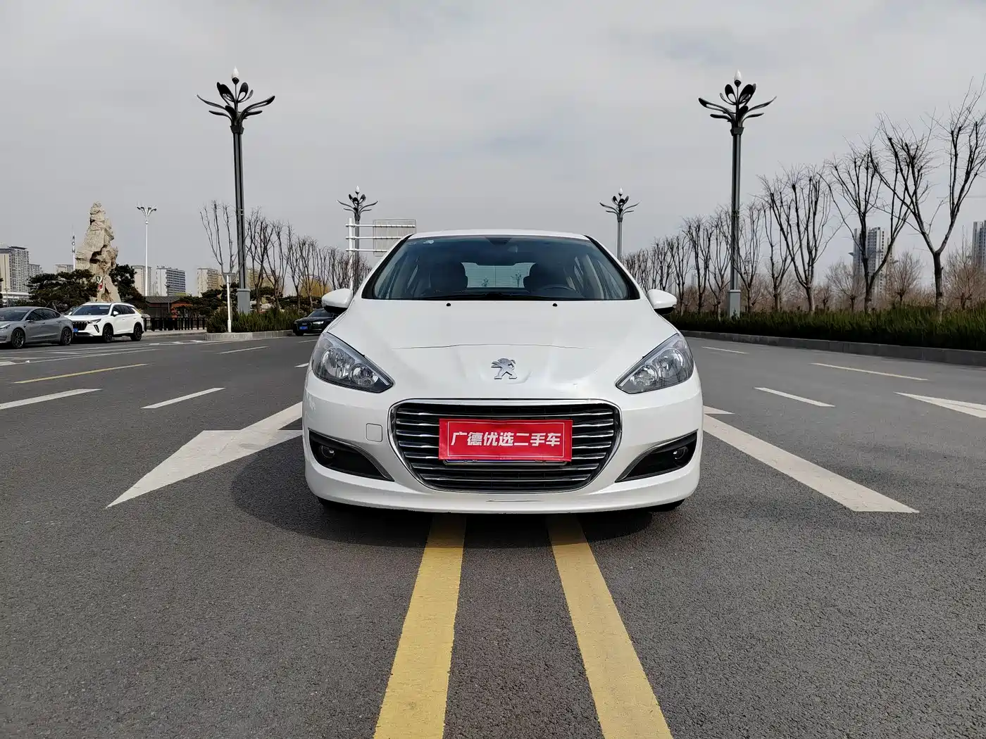 Peugeot 308 2014 Model Joy Edition Classic 1.6L Manual Superior Style фото 2