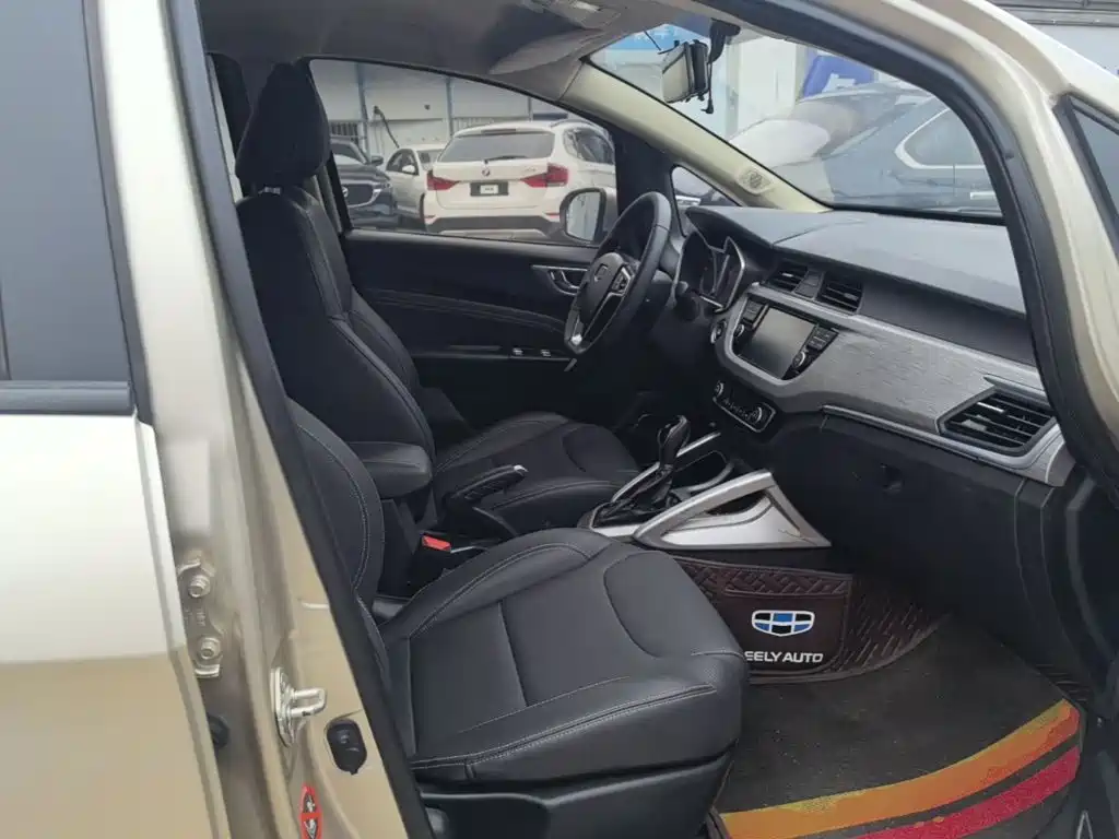 Фото 25 - Geely Vision X3