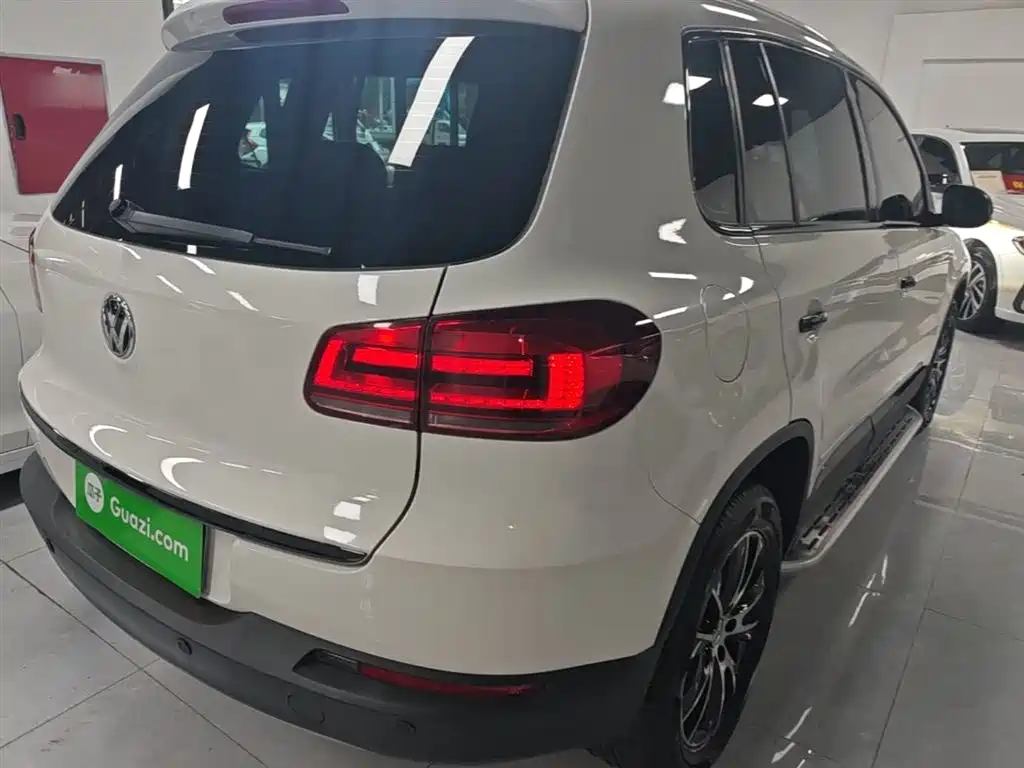 Volkswagen Tiguan 2015 1.8TSI Automatic 2WD Highline фото 8