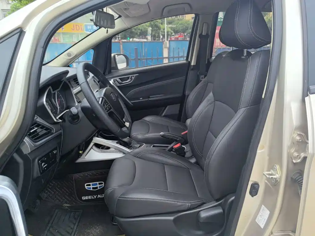 Фото 15 - Geely Vision X3