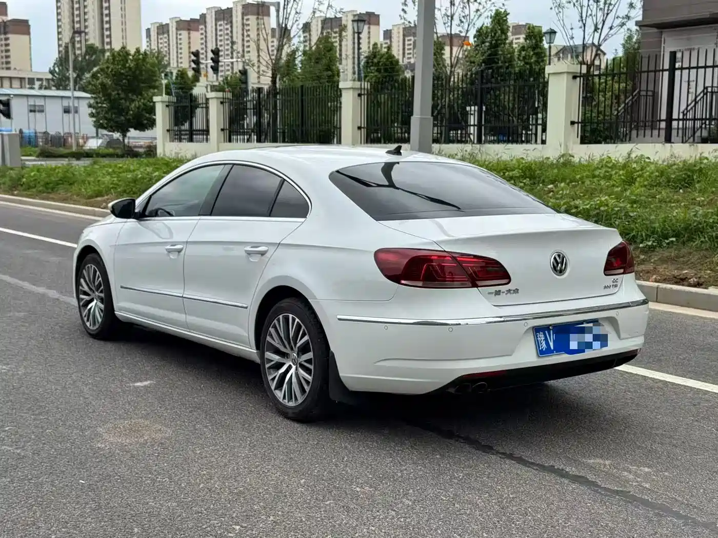 Volkswagen FAW-Volkswagen CC 2016 Model 1.8TSI Luxury фото 9