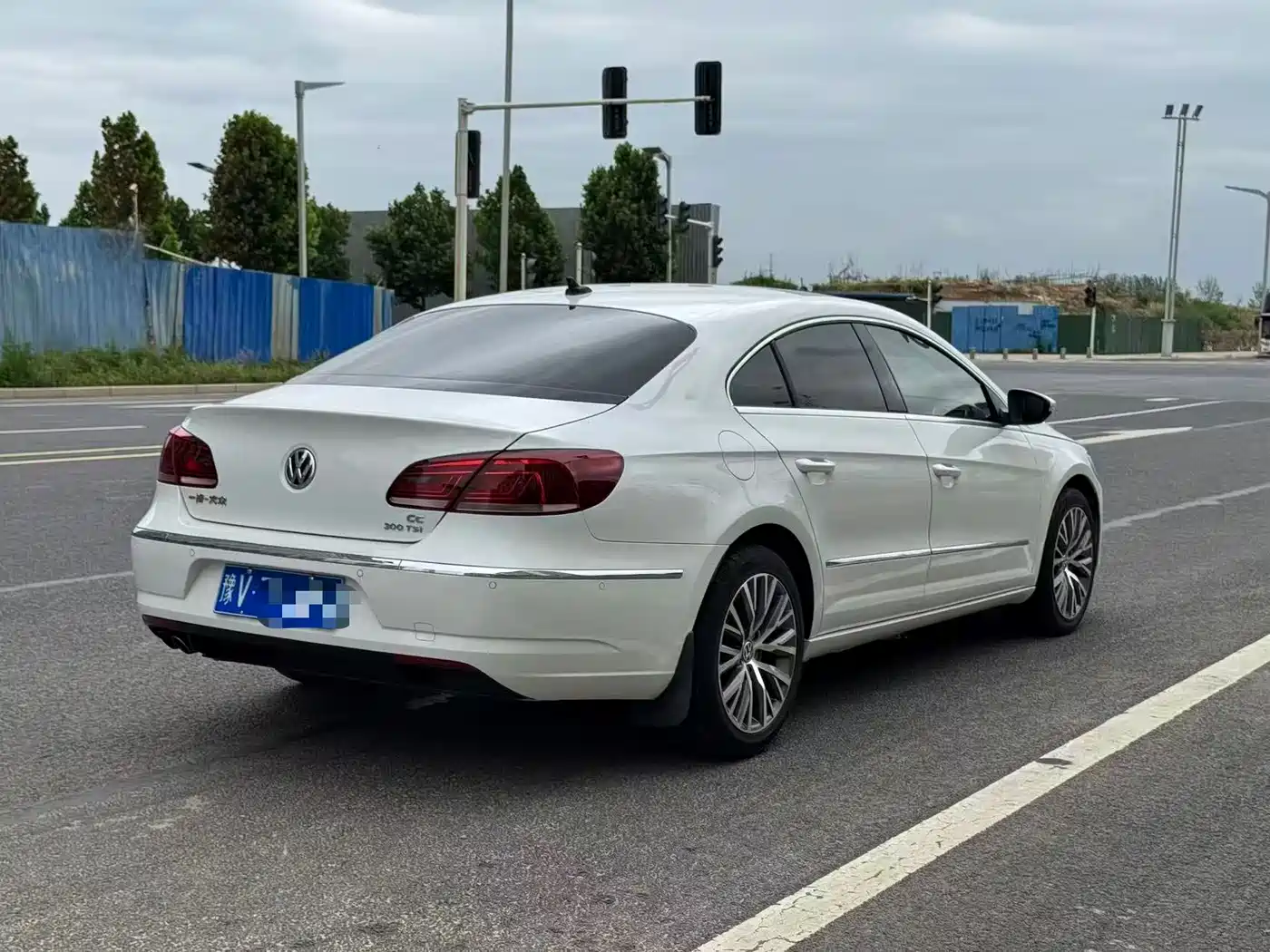 Volkswagen FAW-Volkswagen CC 2016 Model 1.8TSI Luxury фото 8