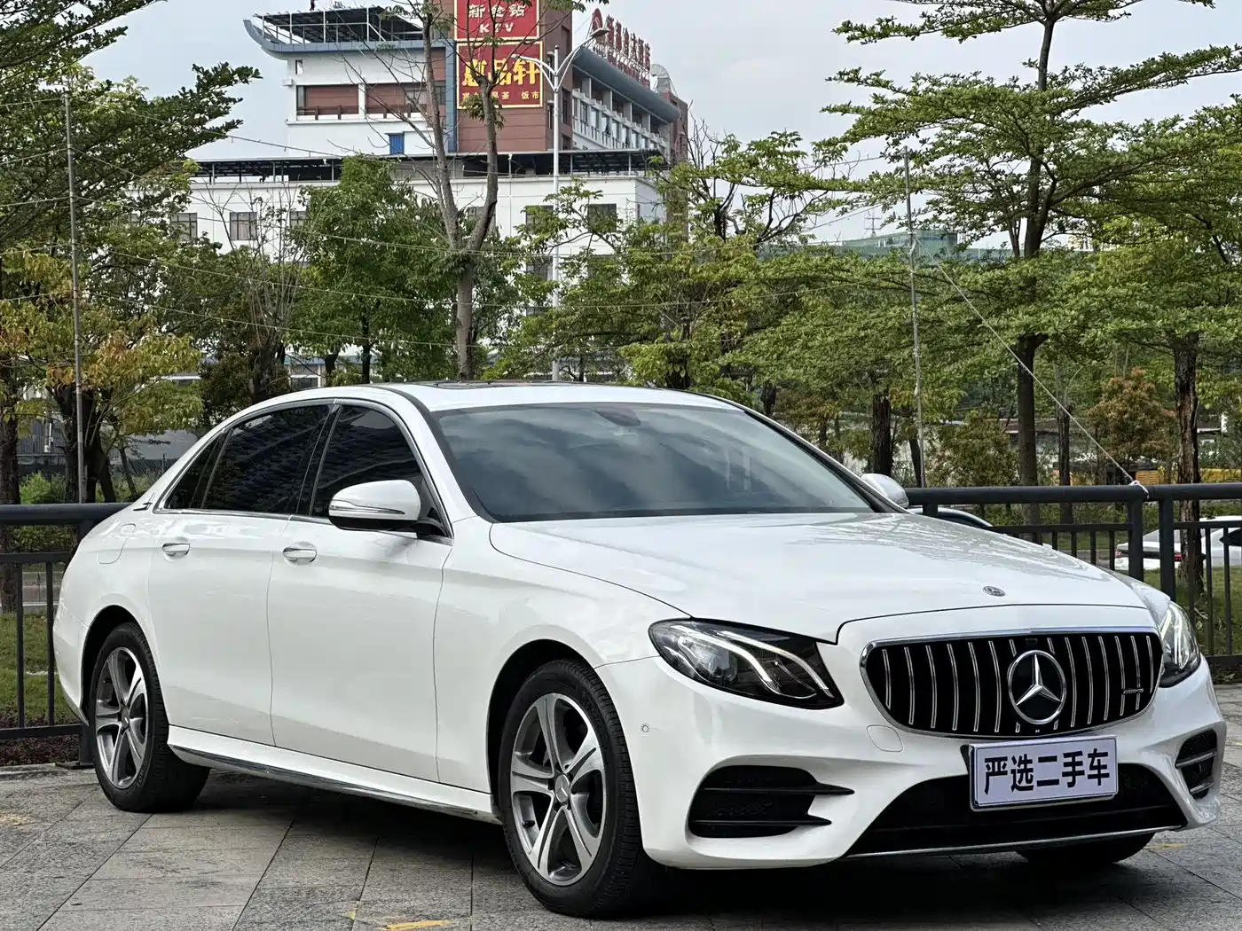 Mercedes-Benz E-Class 2018 Facelift E 200 L Sport фото 2