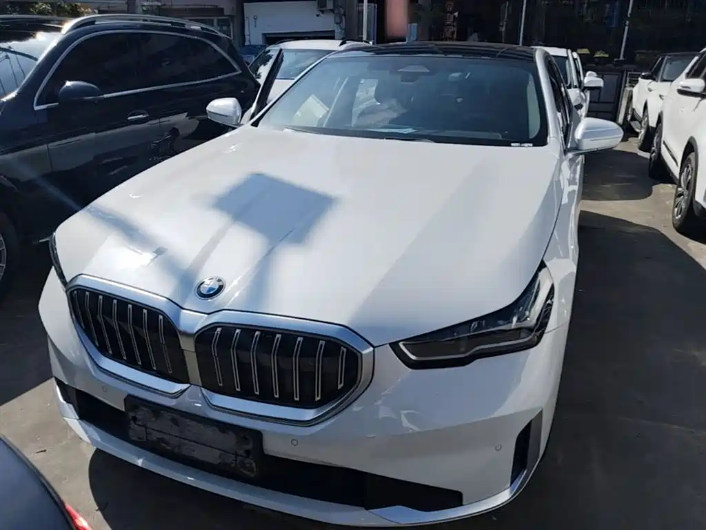BMW 5 Series 2024 525Li Luxury Package фото 3