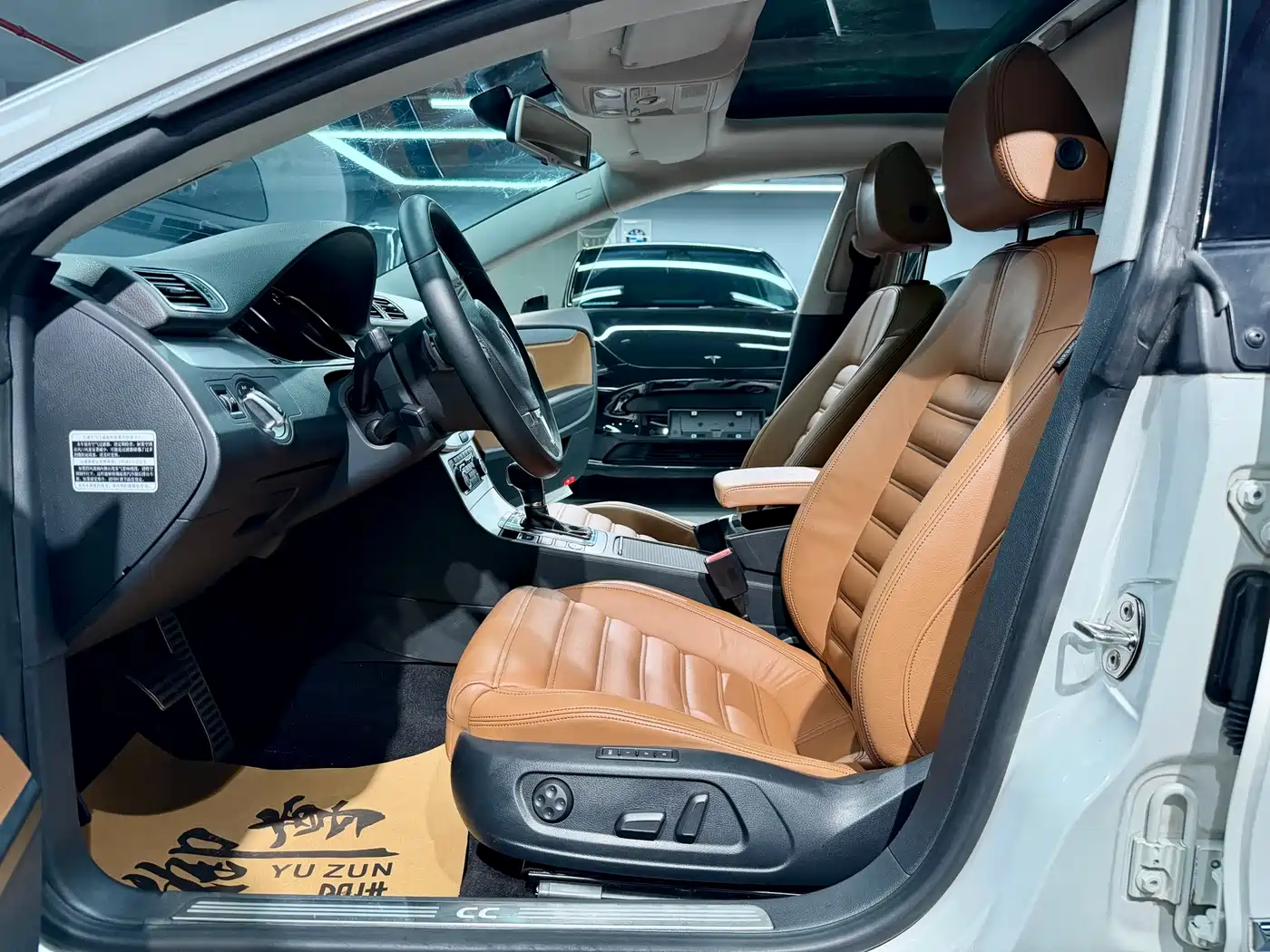 Volkswagen FAW-Volkswagen CC 2012 Model 2.0TSI Ultimate фото 8
