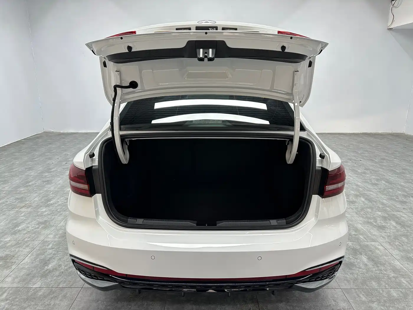 Volkswagen Lavida 2024 Model 300TSI DSG Starlight Full Comfort Edition фото 10