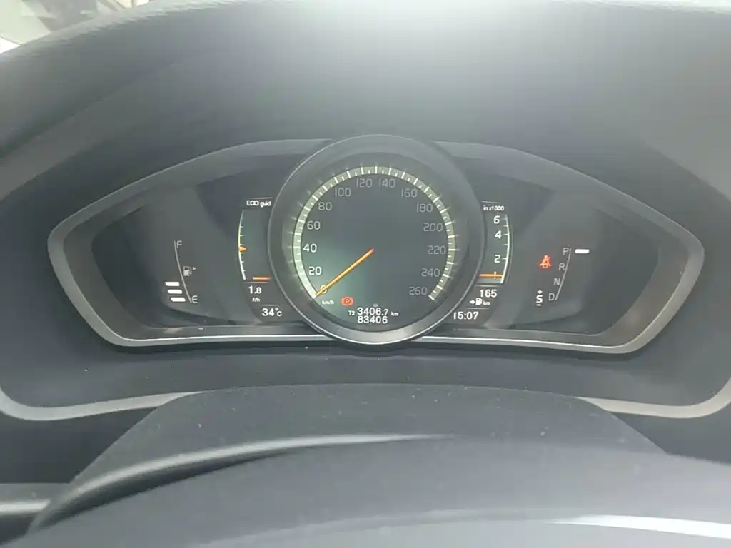 Фото 12 - Volvo V40