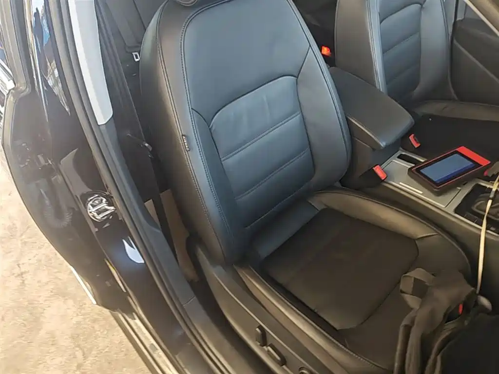 Volkswagen Passat 2015 1.8TSI DSG Honor Edition фото 25