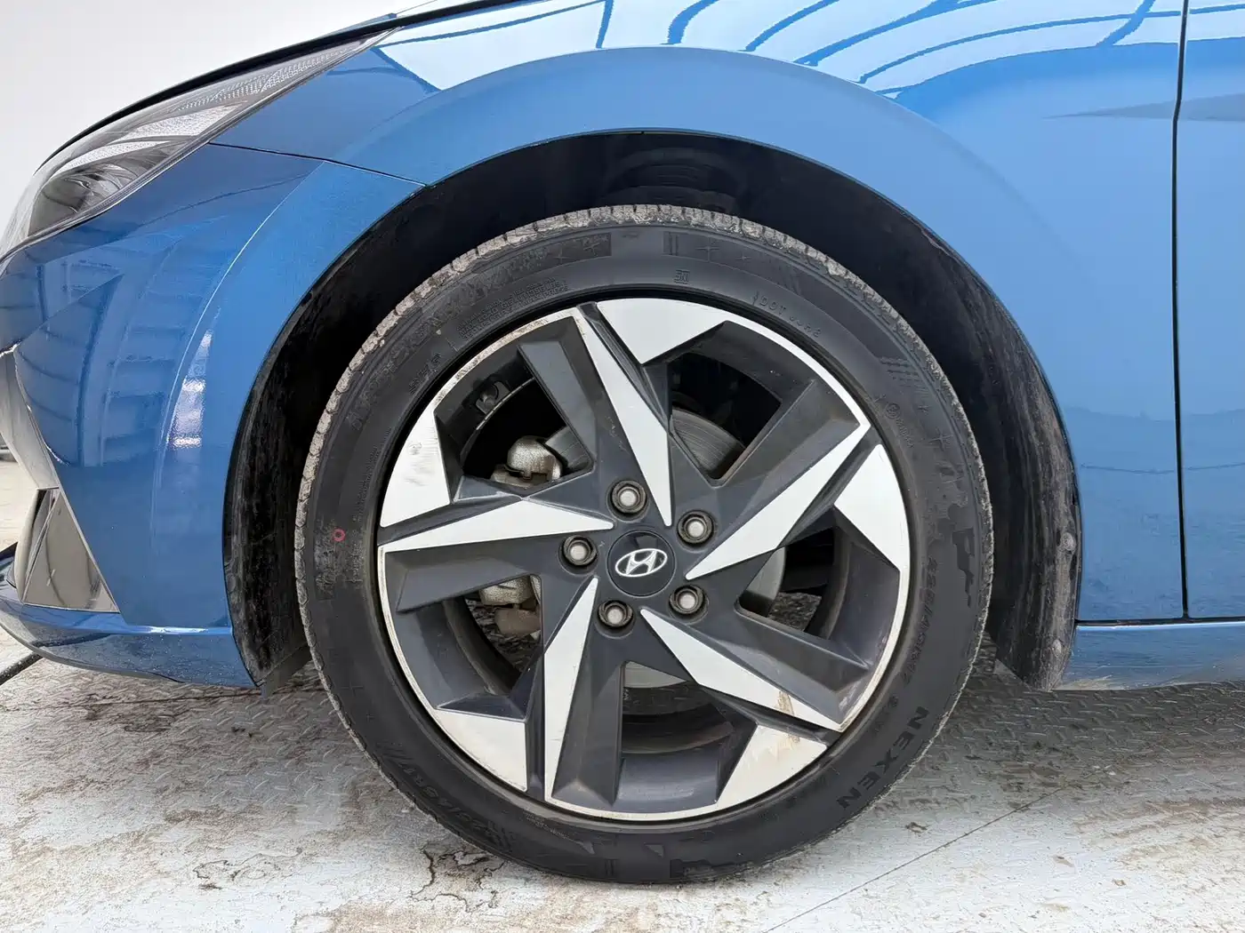 Hyundai Elantra 2022 1.5L CVT LUX Premium Edition фото 8