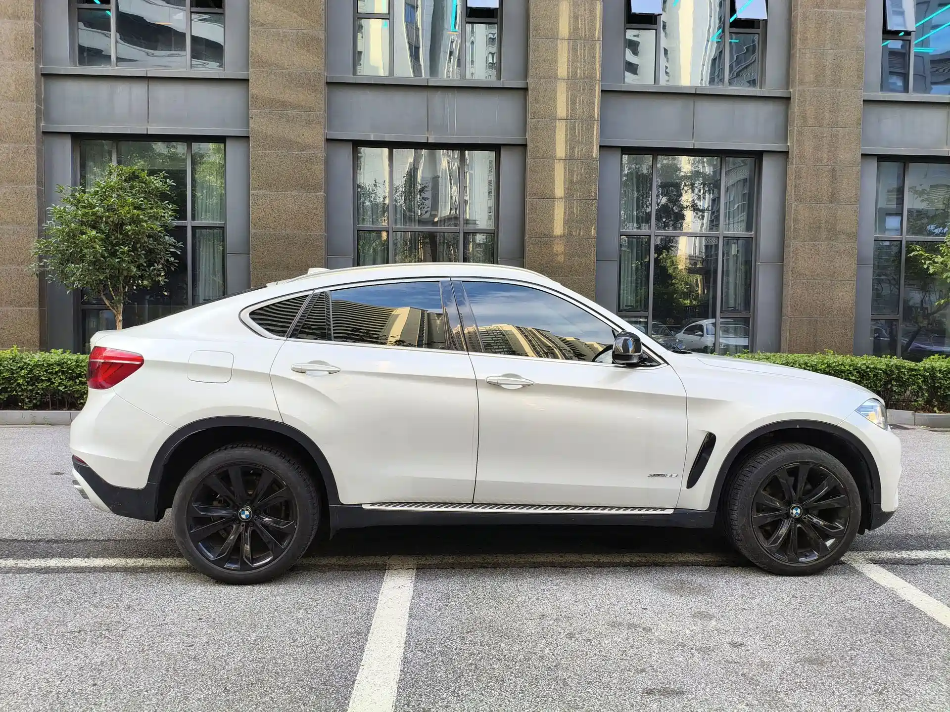 Photo 7 - BMW X6