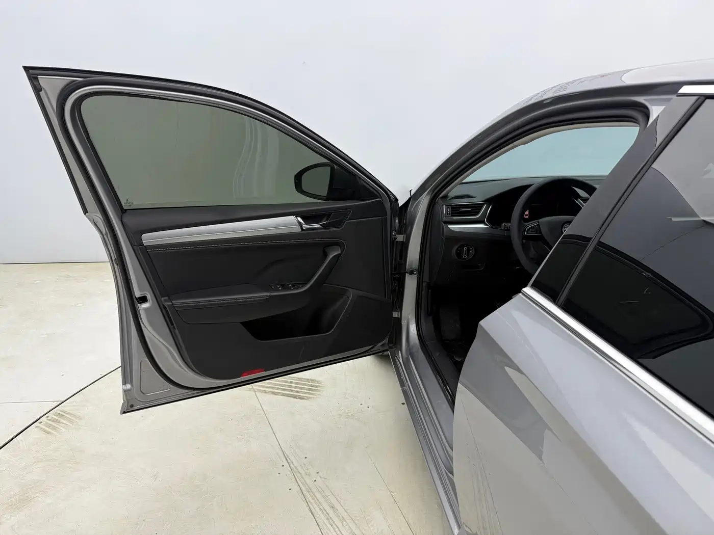 Škoda Superb 2023 TSI280 DSG Premium Edition фото 22