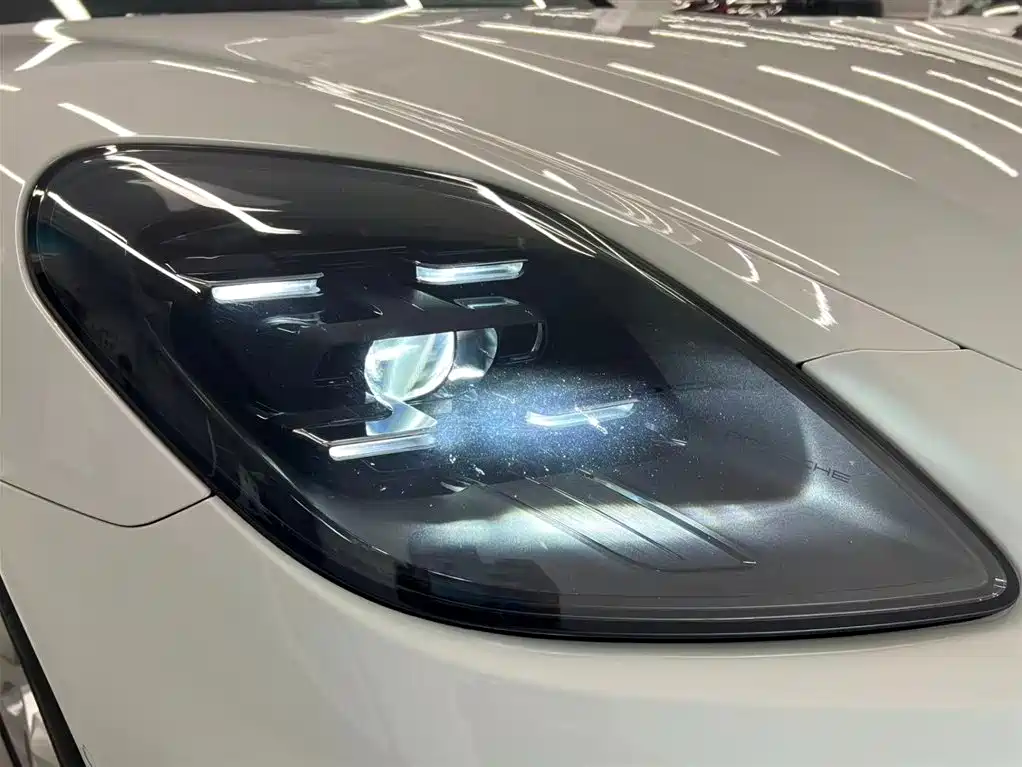 صورة 20 - Porsche Panamera