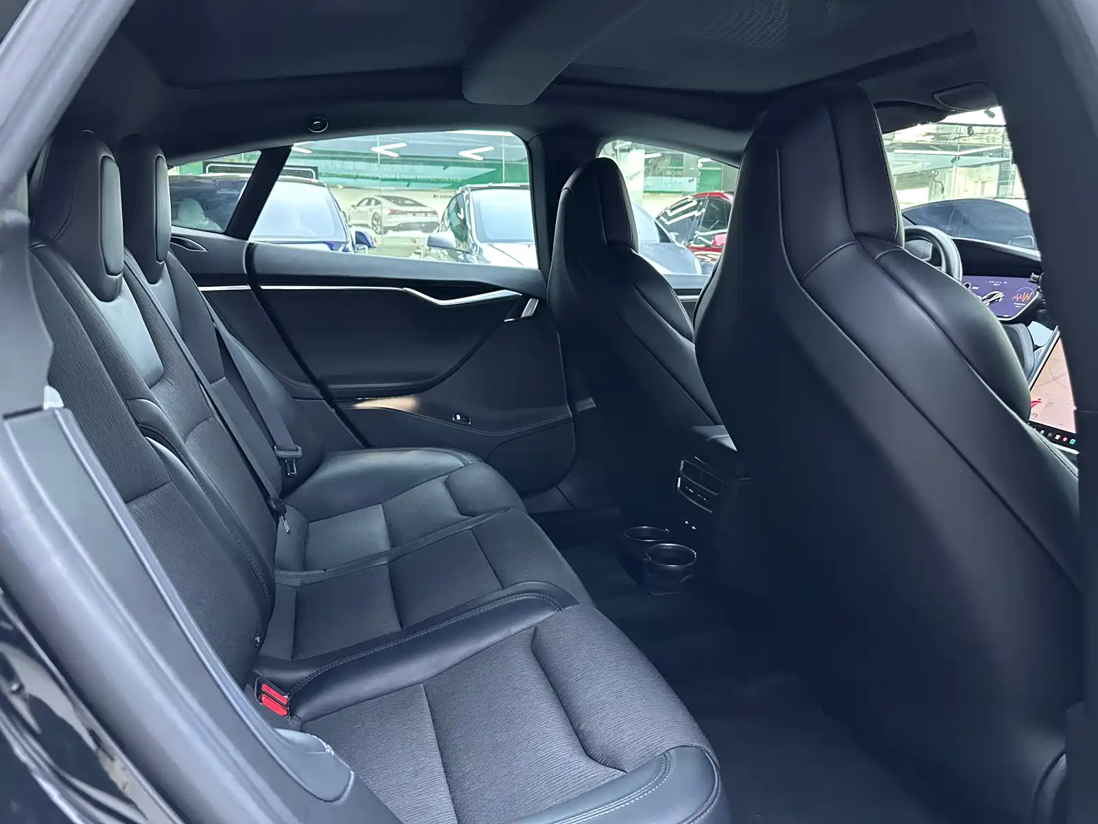 Фото 10 - Tesla Model S
