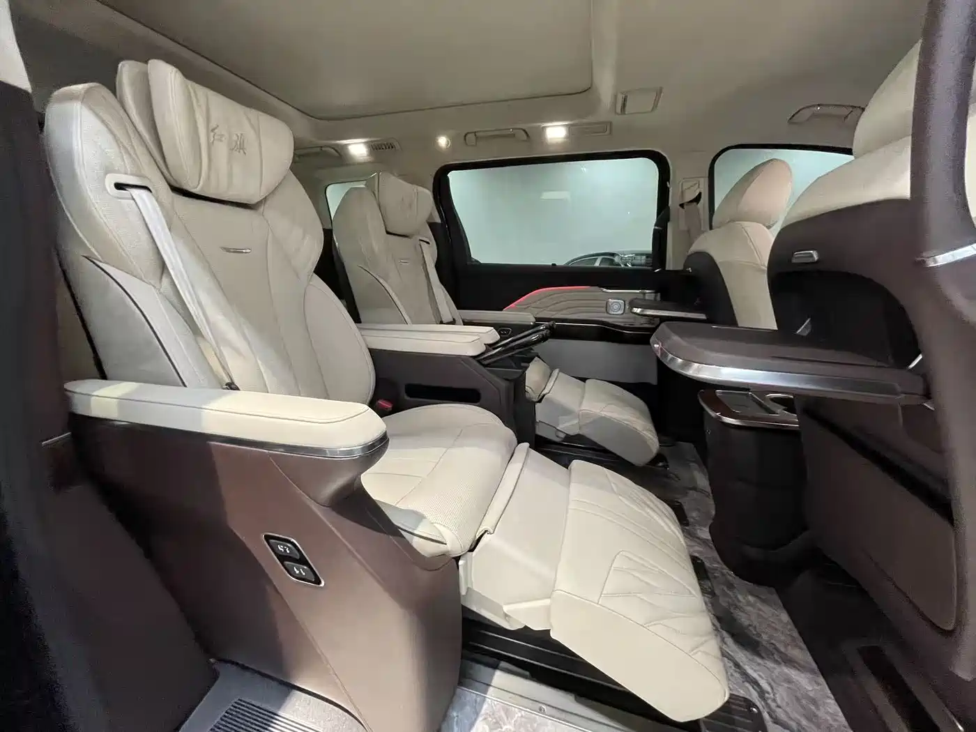 Hongqi HQ9 2023 2.0T Smart Connect Flagship фото 19