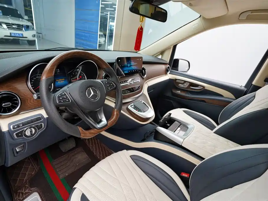 Mercedes-Benz V-Class 2022 V 260 L Long Wheelbase Luxury Edition фото 3