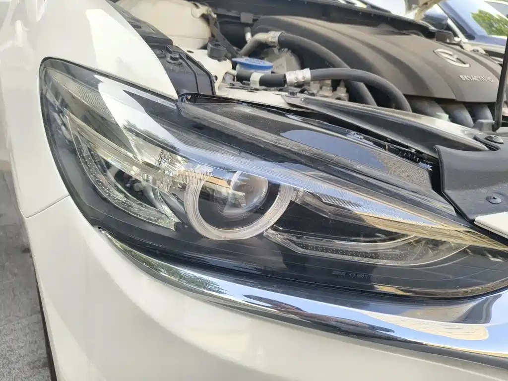 Photo 7 - Mazda Atenza