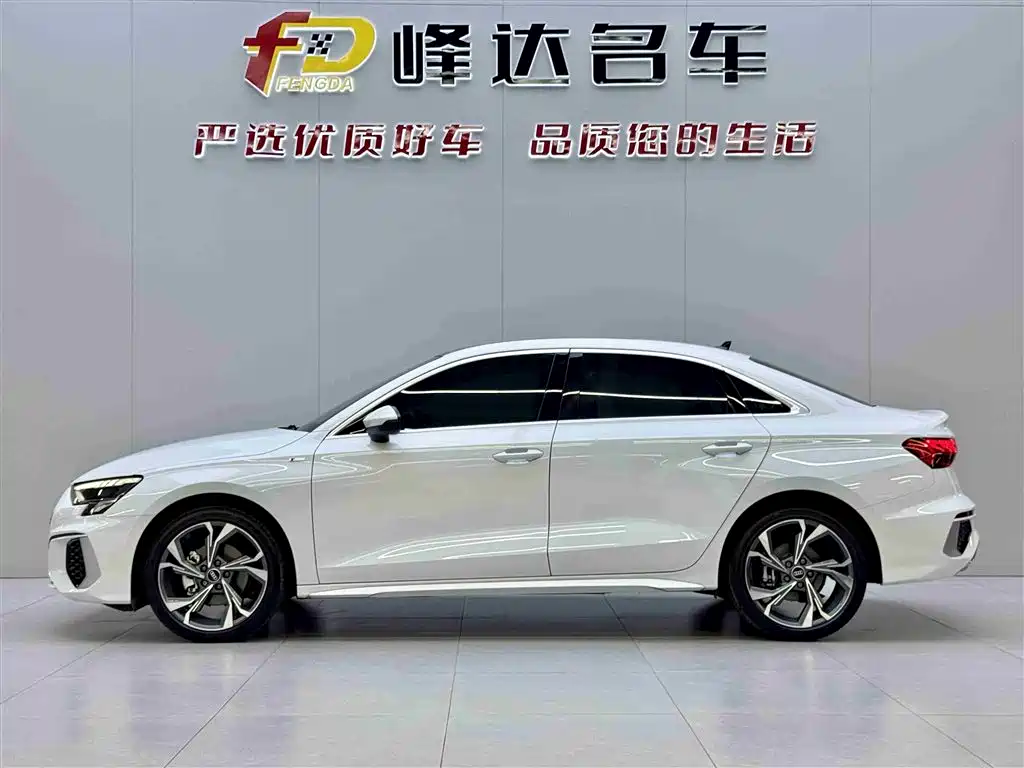 Audi A3 2023 Facelift A3L Limousine 35 TFSI Luxury Sport фото 2