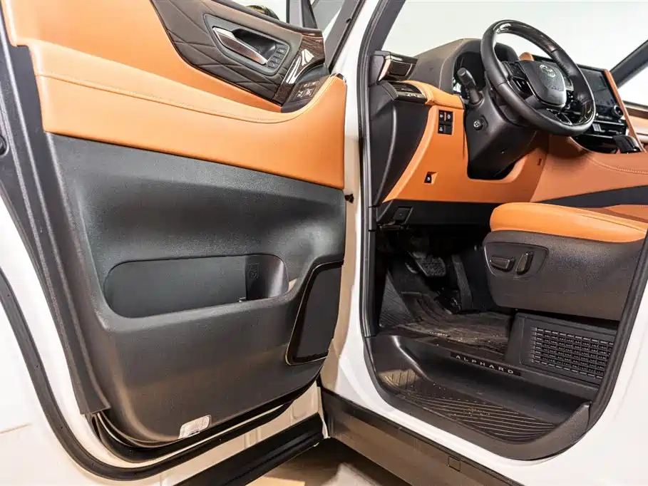 Toyota Alphard 2024 Hybrid 2.5L Ultimate Enjoyment Edition фото 6