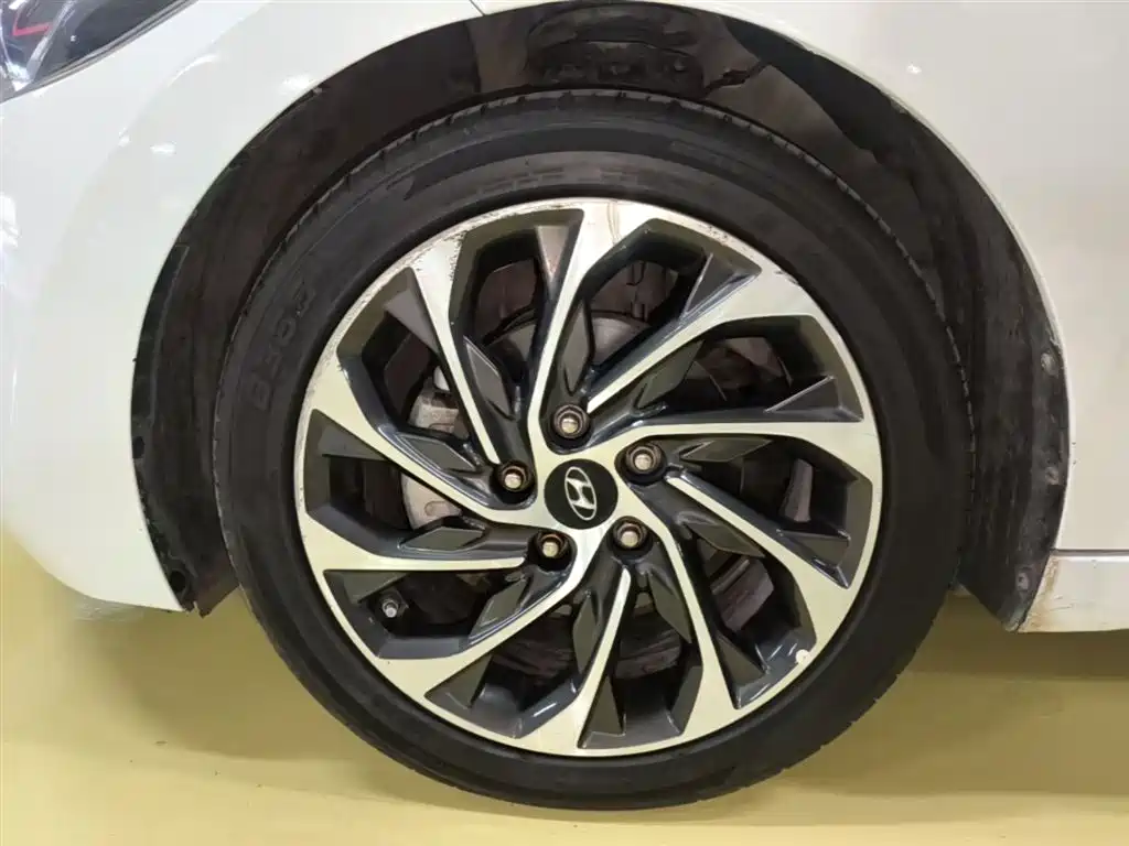 Hyundai Elantra 2020 1.4T DCT Dynamic·Vitality фото 23