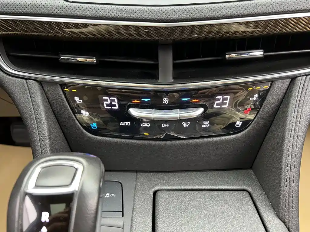 Фото 23 - Cadillac CT6
