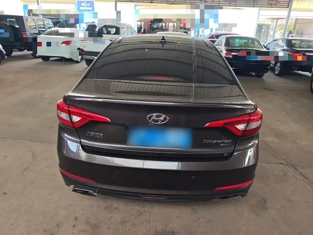Photo 6 - Hyundai Sonata