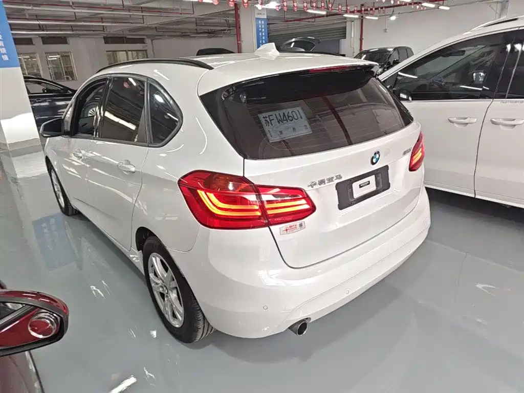 BMW 2 Series Touring 2016 218i Leading фото 5