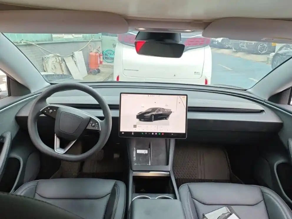 Фото 6 - Tesla Model 3
