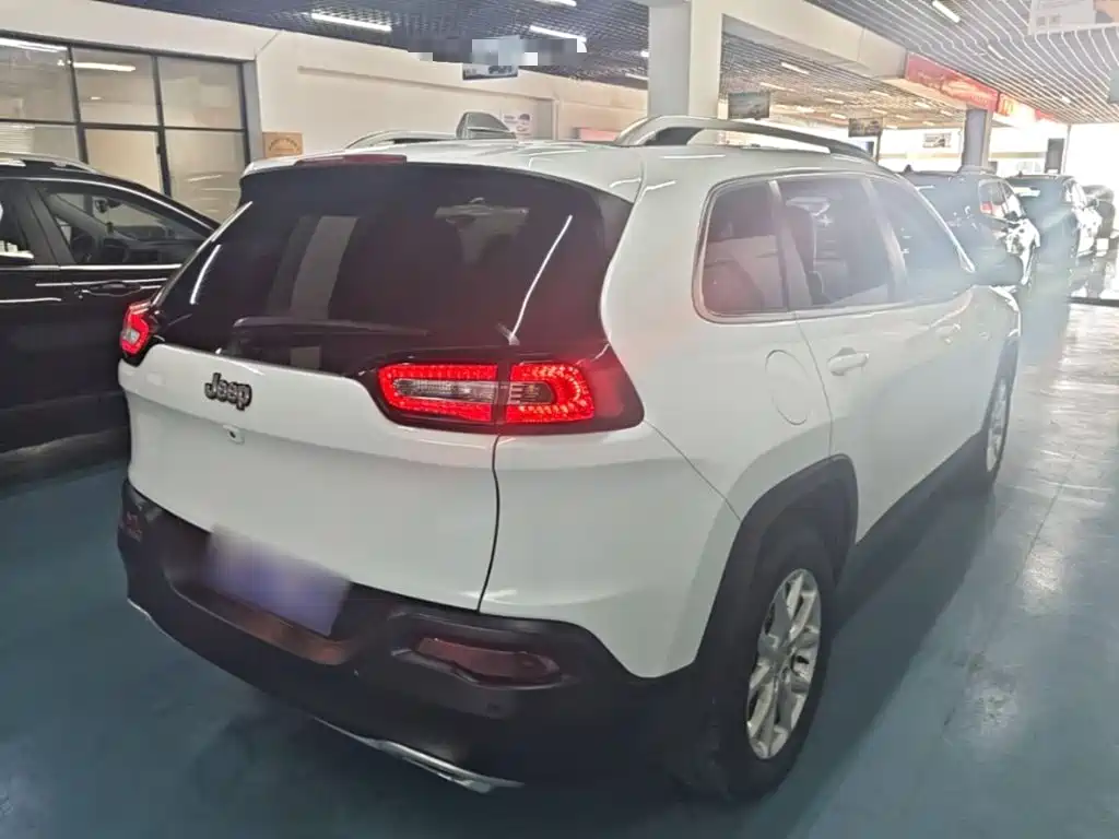Jeep Cherokee 2018 2017 2.4L Leading Smart Edition