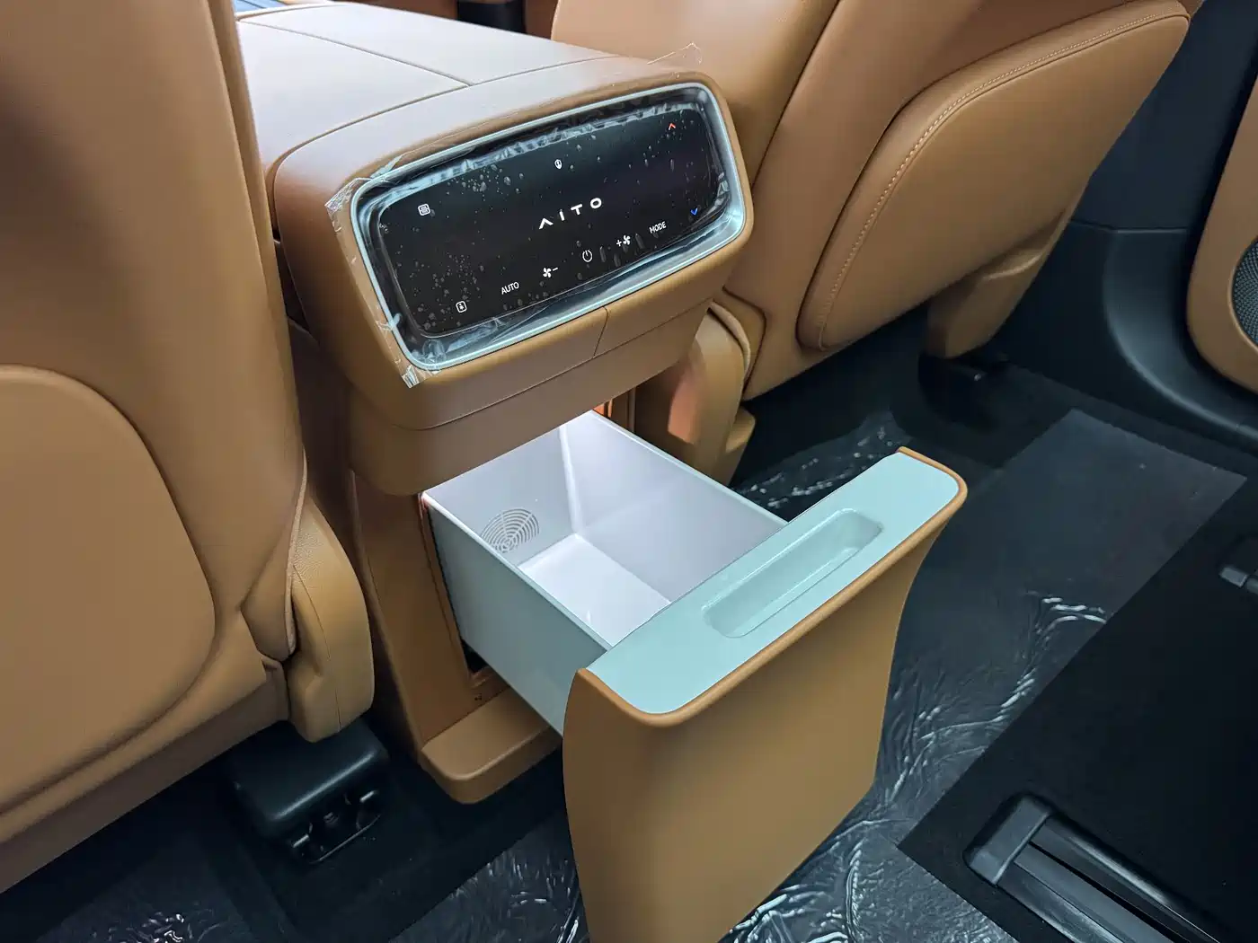 AITO Wenjie AITO M9 2024 Range Extender Max Edition 42kWh 6-seater фото 12