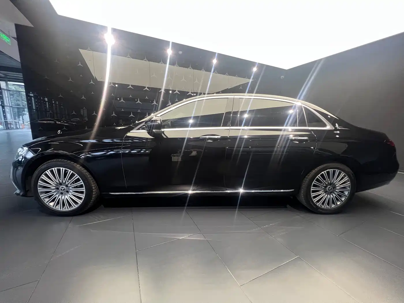 Mercedes-Benz E-Class 2022 E 300 L Luxury фото 3