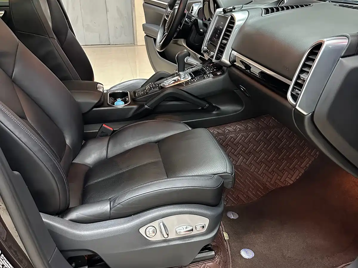 Porsche Cayenne 2016 Cayenne Platinum Edition 3.0T фото 18