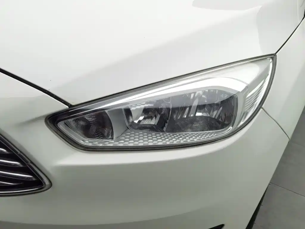 Фото 7 - Ford Focus