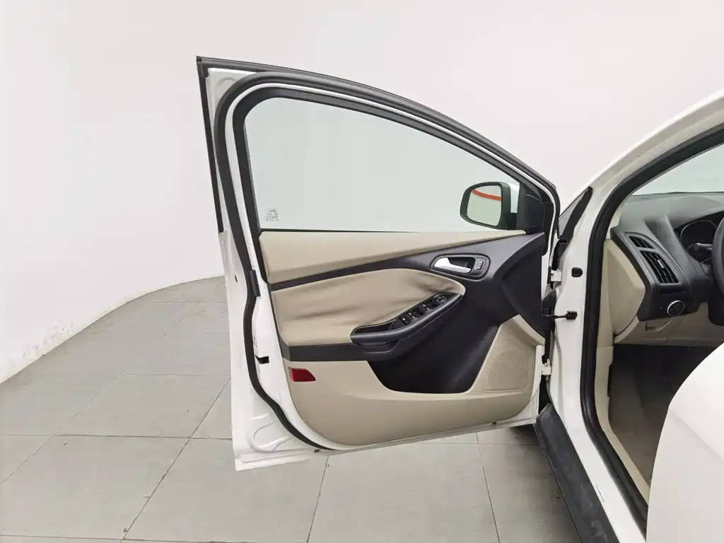 Фото 8 - Ford Focus
