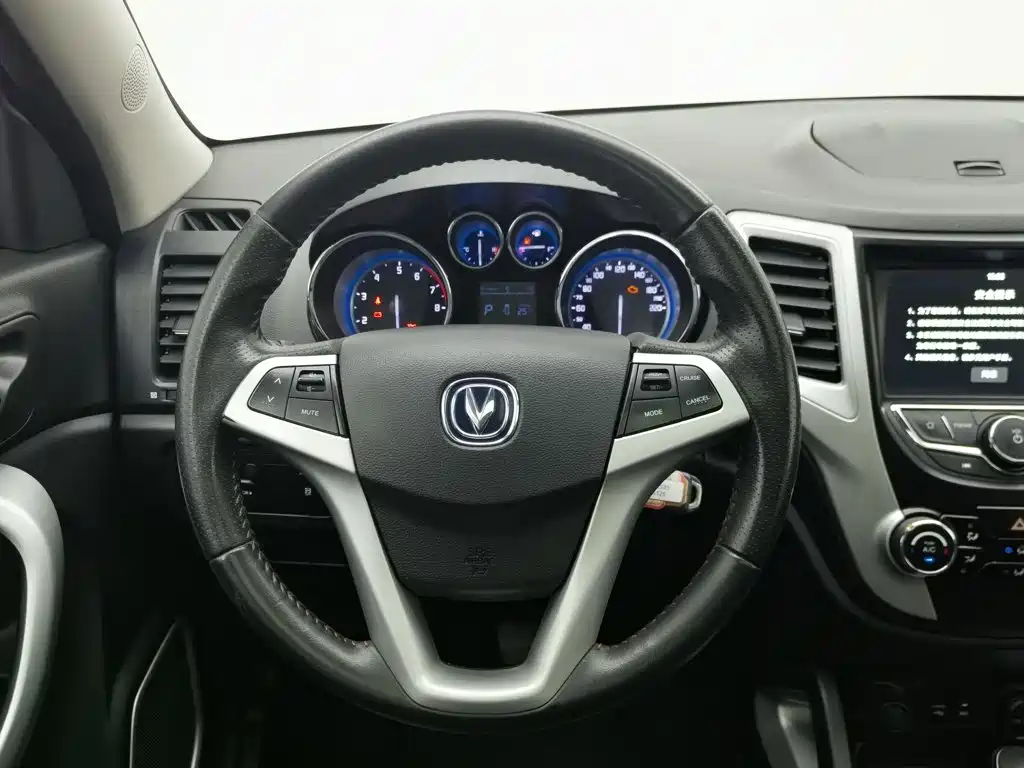 Фото 11 - Changan CS35