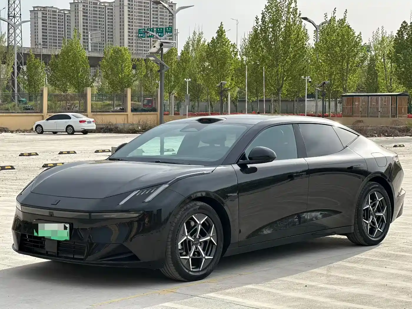 Lynk & Co 10 EM-P 2025 Model 120km Base Version
