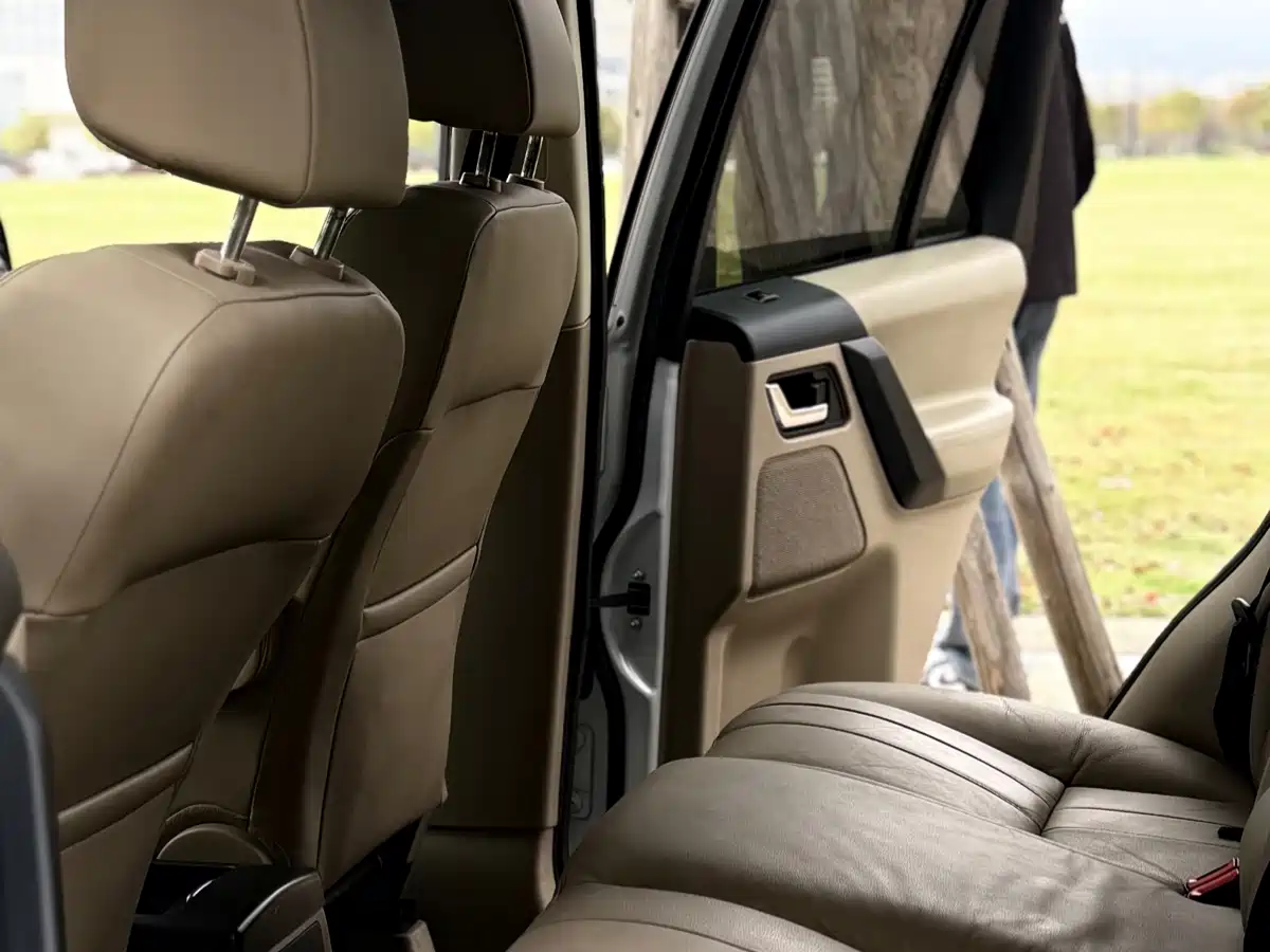Land Rover Freelander 2 2014 2.0T Si4 SE Gasoline Edition фото 6