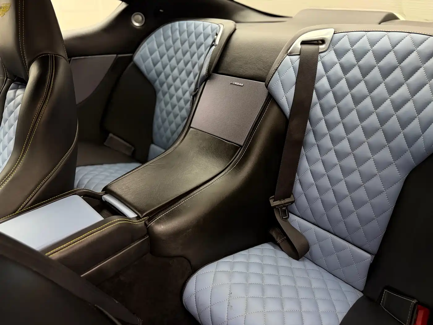 Aston Martin DB9 2011 6.0L Touchtronic Coupe фото 20
