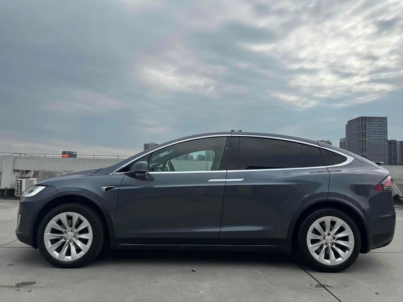 TESLA MODEL X