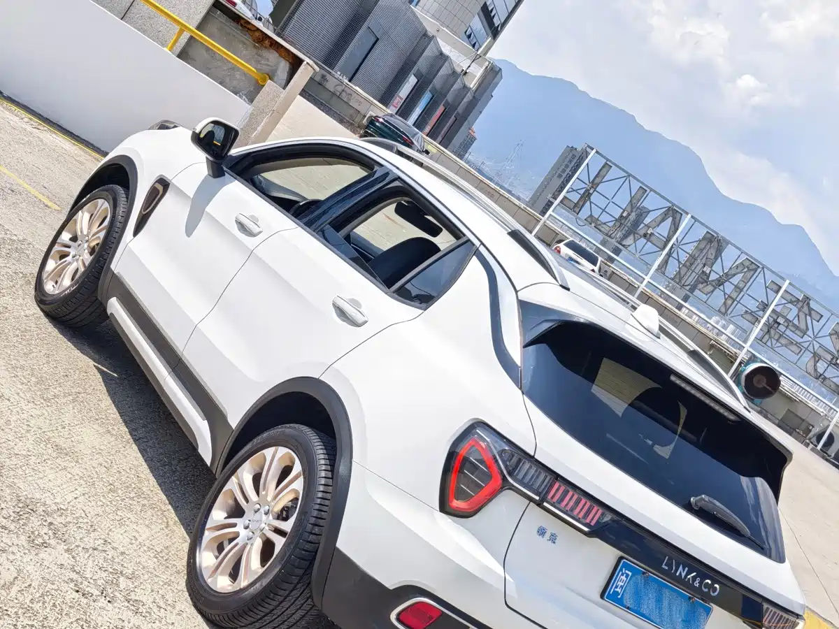 Lynk & Co 01 2017 2.0T 2WD Pro Version фото 5