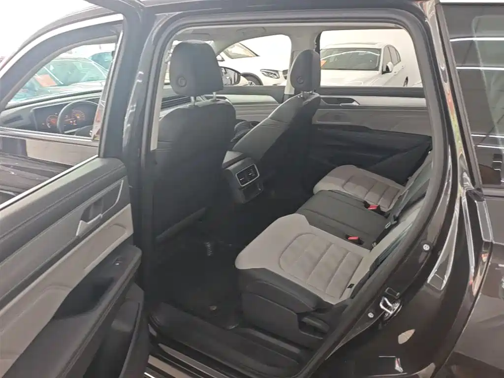 Volkswagen Talagon 2023 330TSI Luxury Touring Edition фото 17