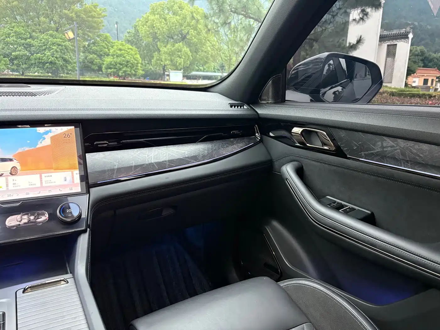Lynk & Co 09 EM-P 2021 2.0T PHEV Ultra 6-seater фото 16