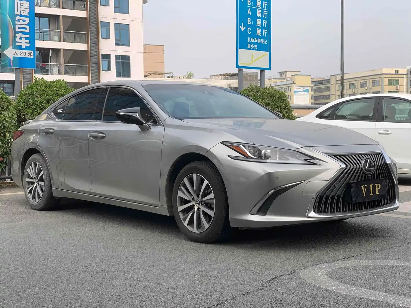 Фото 3 - Lexus ES