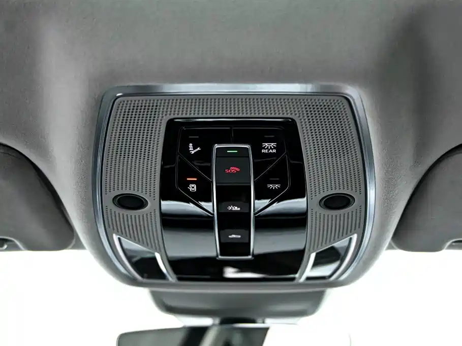 Audi A8 New Energy 2022 A8L 60 TFSIe quattro Collector's Edition фото 33