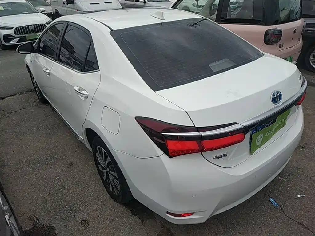Toyota Corolla 2017 Facelift Hybrid 1.8L E-CVT Elite Edition фото 5
