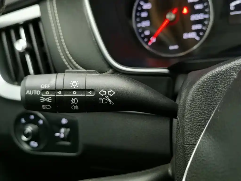Фото 21 - Roewe RX5