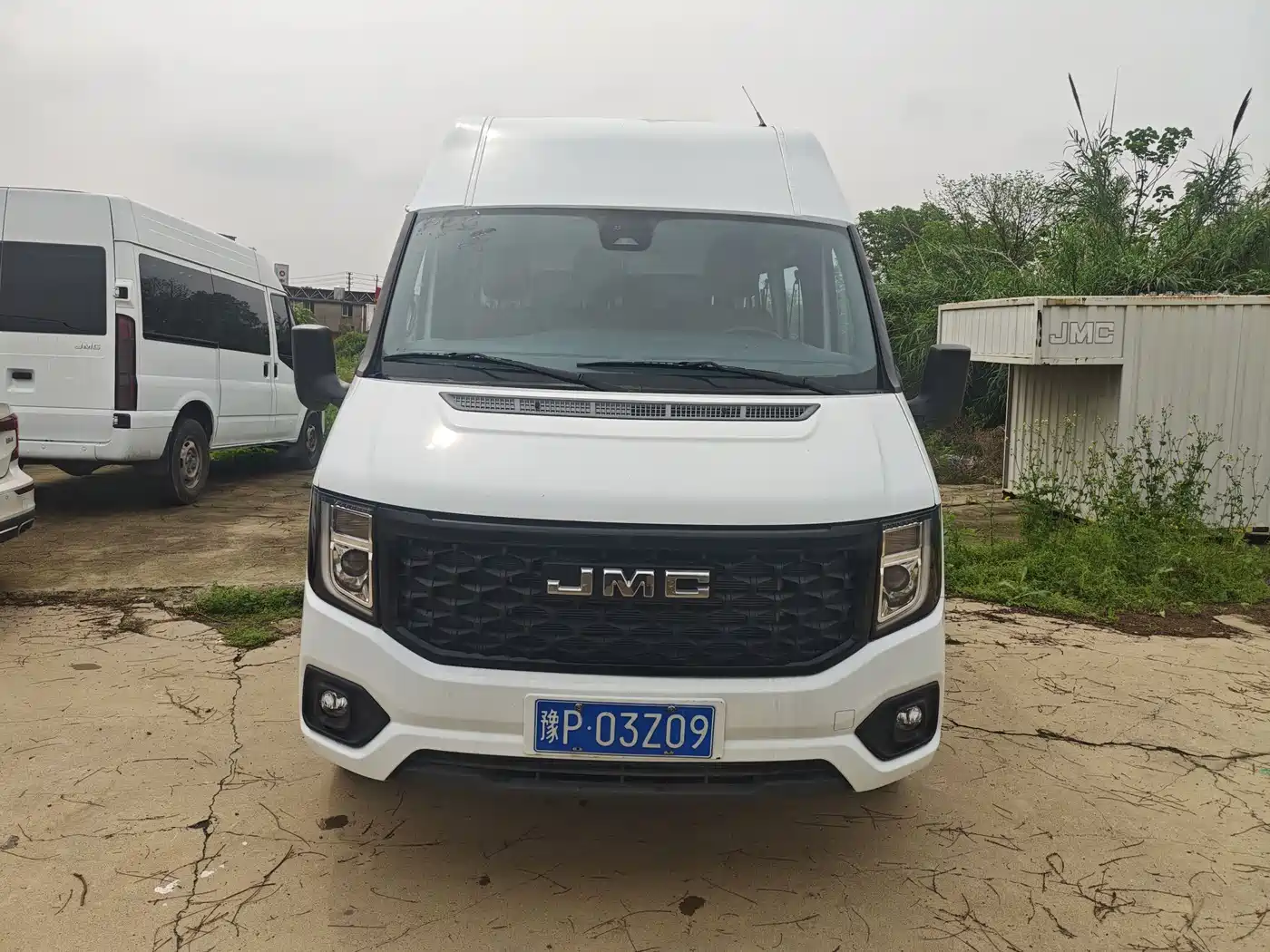Jiangling JMC Fushun 2025 2025 Model 2.0T 6MT Diesel Short Wheelbase Medium Roof Commercial MPV 5/6 Seats