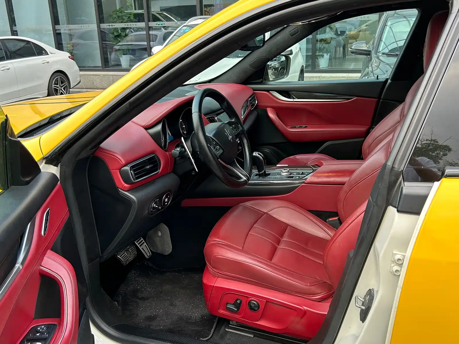 Photo 14 - Maserati Levante